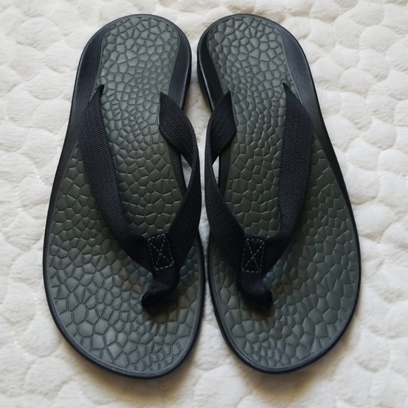 neutral colored flip flops